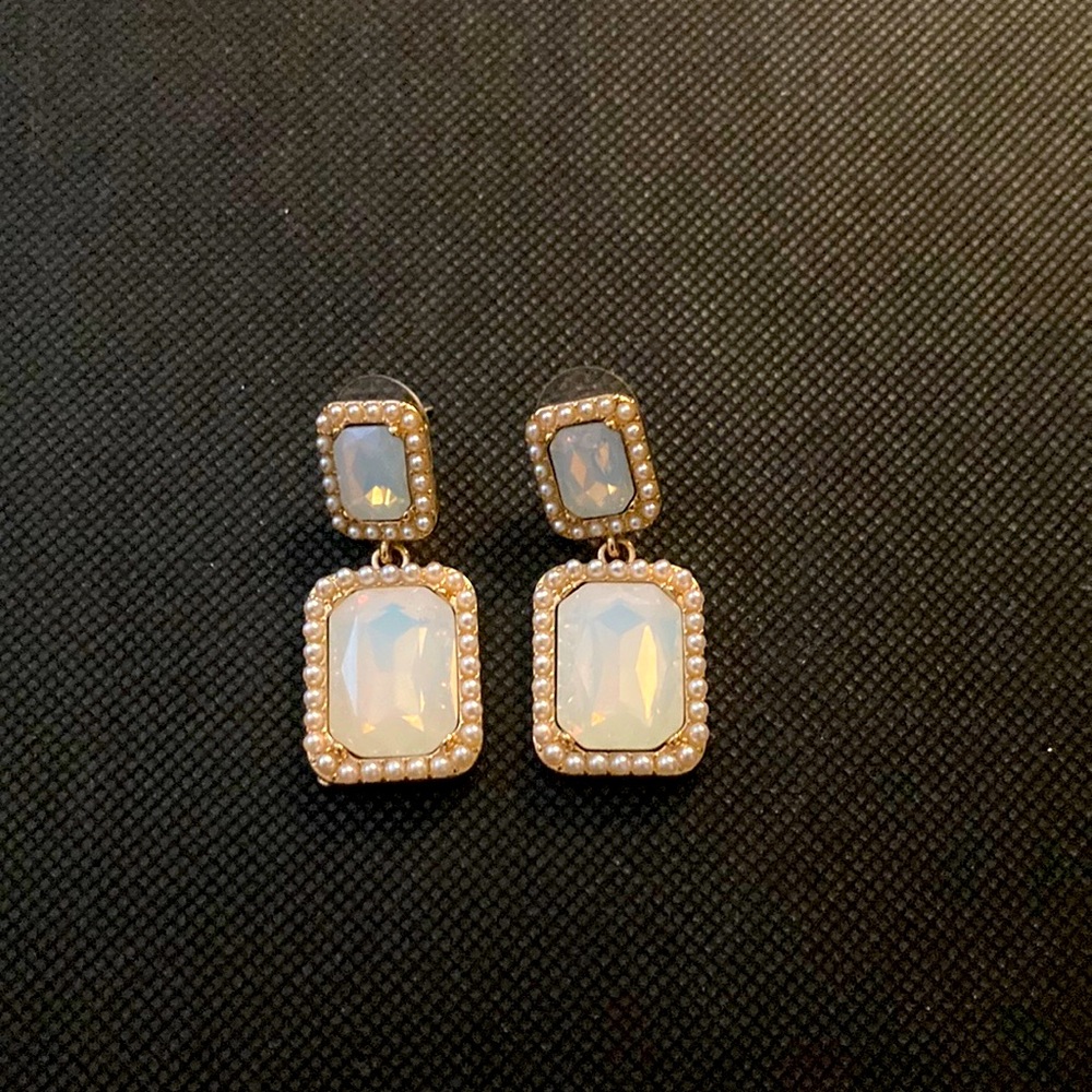 1 1/2 inch long pearl & gold earring with cream colored stones.